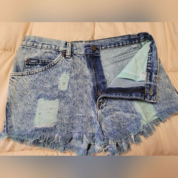 Vintage Acid Wash High Rise Cutoff - Picture 3 of 6